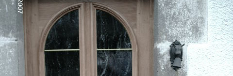 Fabrication et Installation de porte d’entrée à Pleaux dans le Cantal